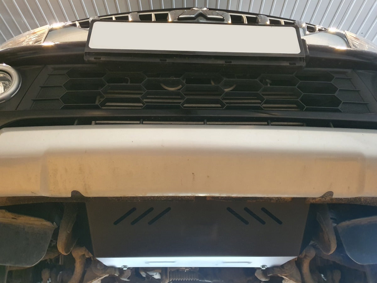 Scut radiator Mitsubishi L200 215->