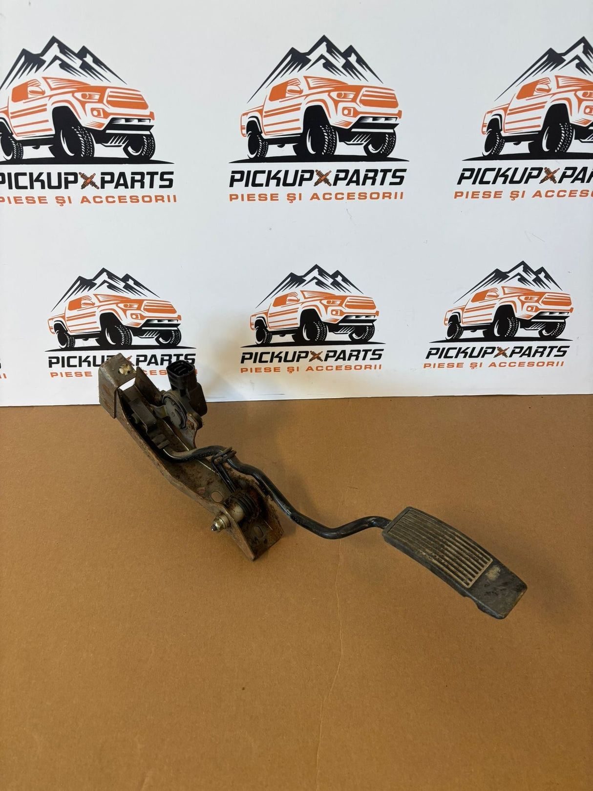 PEDALA ACCELERATIE NISSAN NAVARA D22 2001, 2002, 2003, 2004, 2005, 2006, 2007, 2008, 2009, 2010, 2011