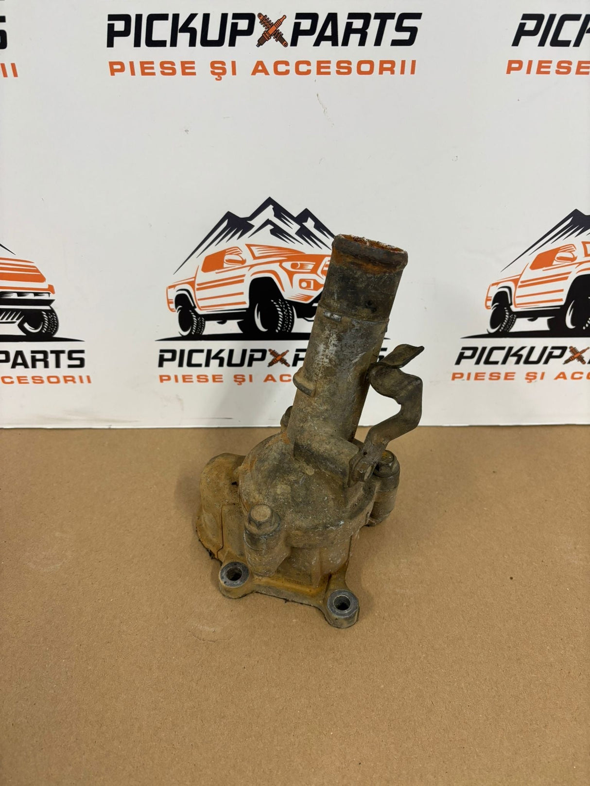 CARCASA TERMOSTAT NISSAN NAVARA D22 2001, 2002, 2003, 2004, 2005, 2006, 2007, 2008, 2009, 2010, 2011