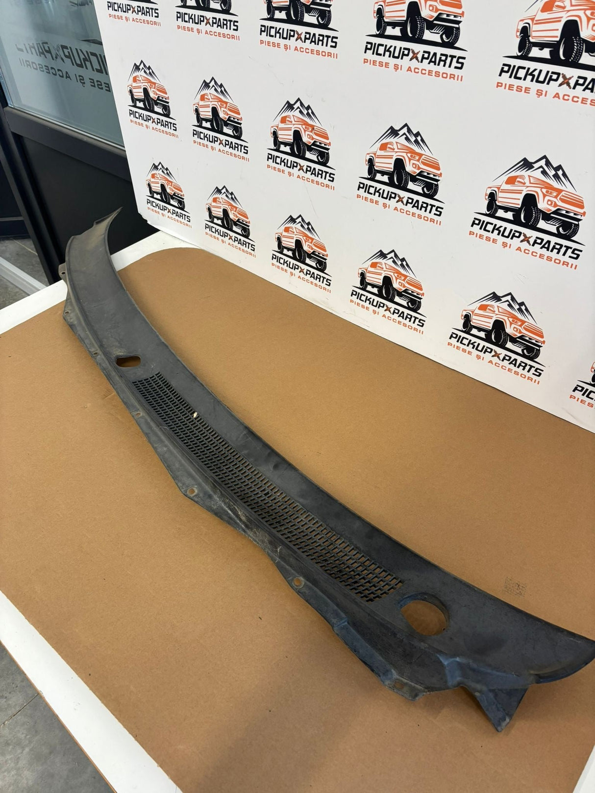 GRILA STERGATOR PARBRIZ MITSUBISHI L200 1999, 2000, 2001, 2002, 2003, 2004, 2005, 2006