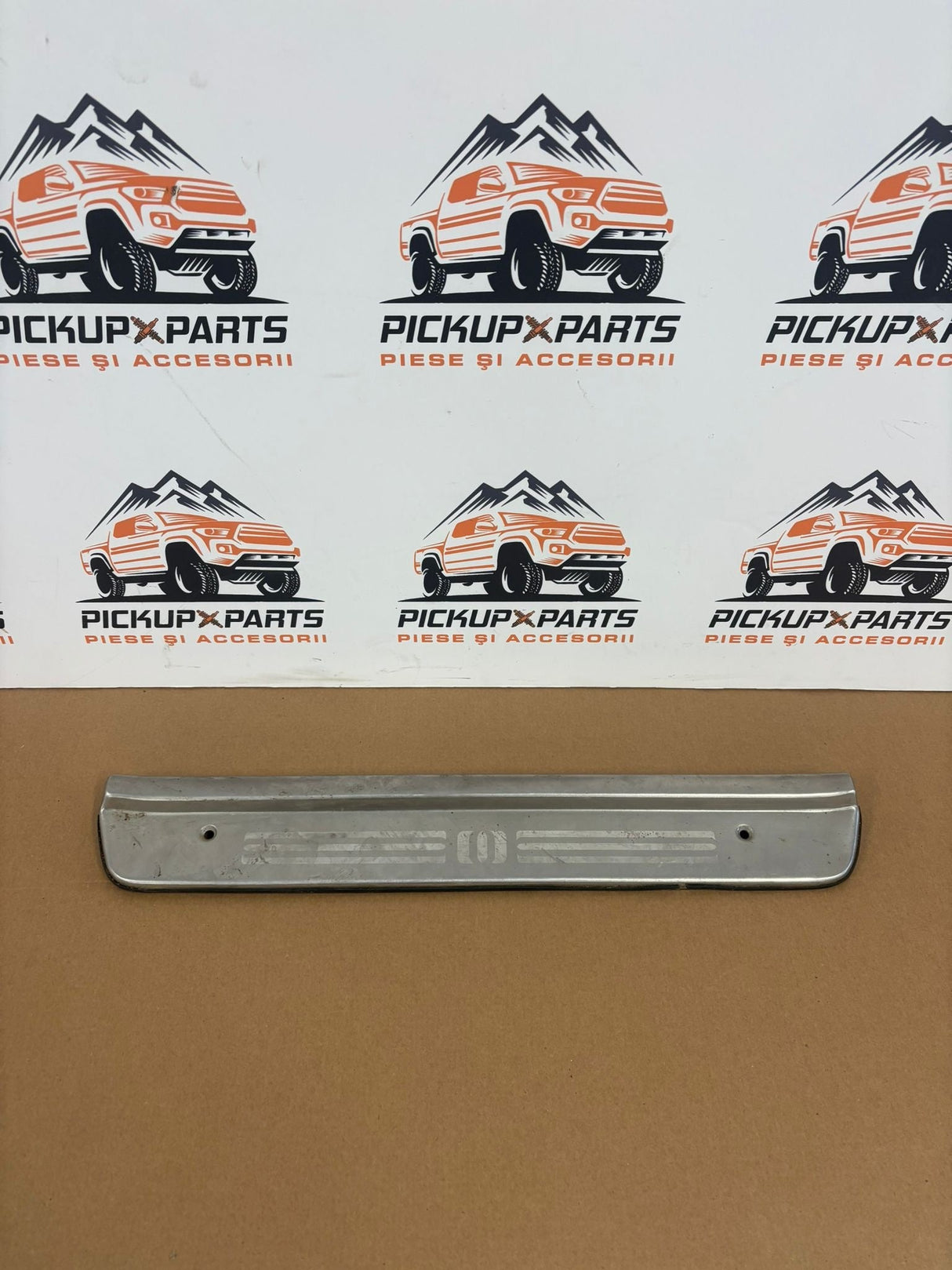 ORNAMENT INTERIOR PRAG STANGA/DREAPTA SPATE MITSUBISHI L200 1999, 2000, 2001, 2002, 2003, 2004, 2005, 2006