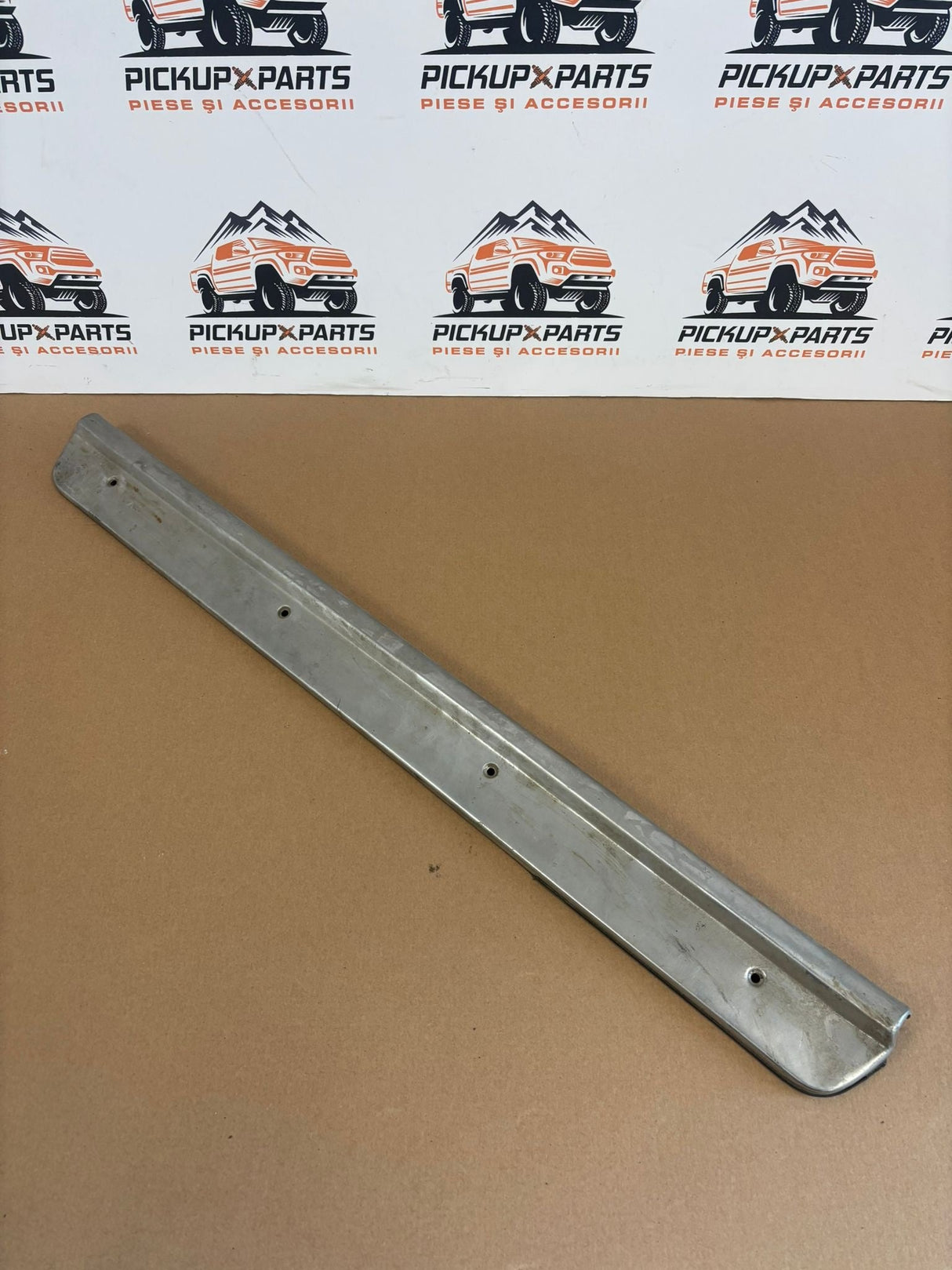 ORNAMENT INTERIOR PRAG STANGA/DREAPTA FATA MITSUBISHI L200 1999, 2000, 2001, 2002, 2003, 2004, 2005, 2006