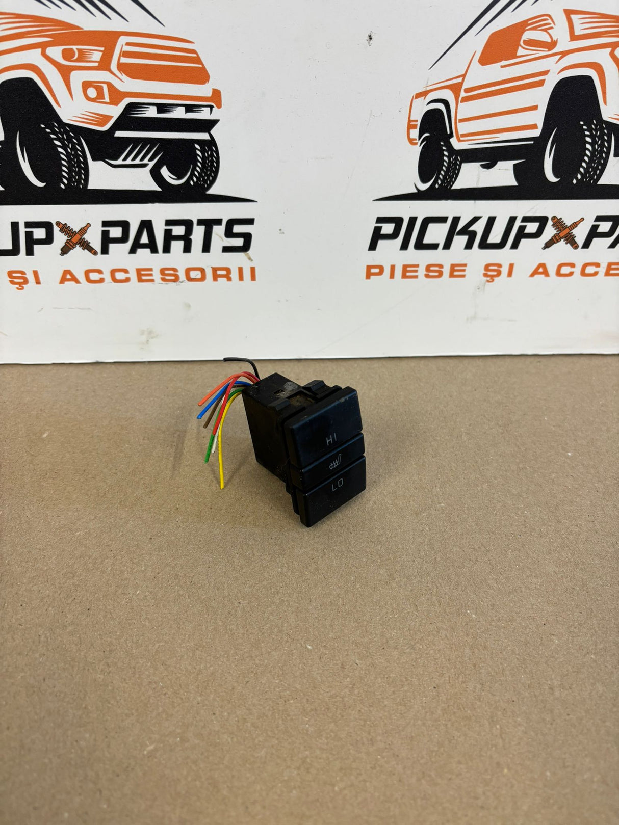 BUTON INCALZIRE SCAUN TOYOTA HILUX 2005, 2006, 2007, 2008, 2009, 2010, 2011, 2012, 2013, 2014, 2015