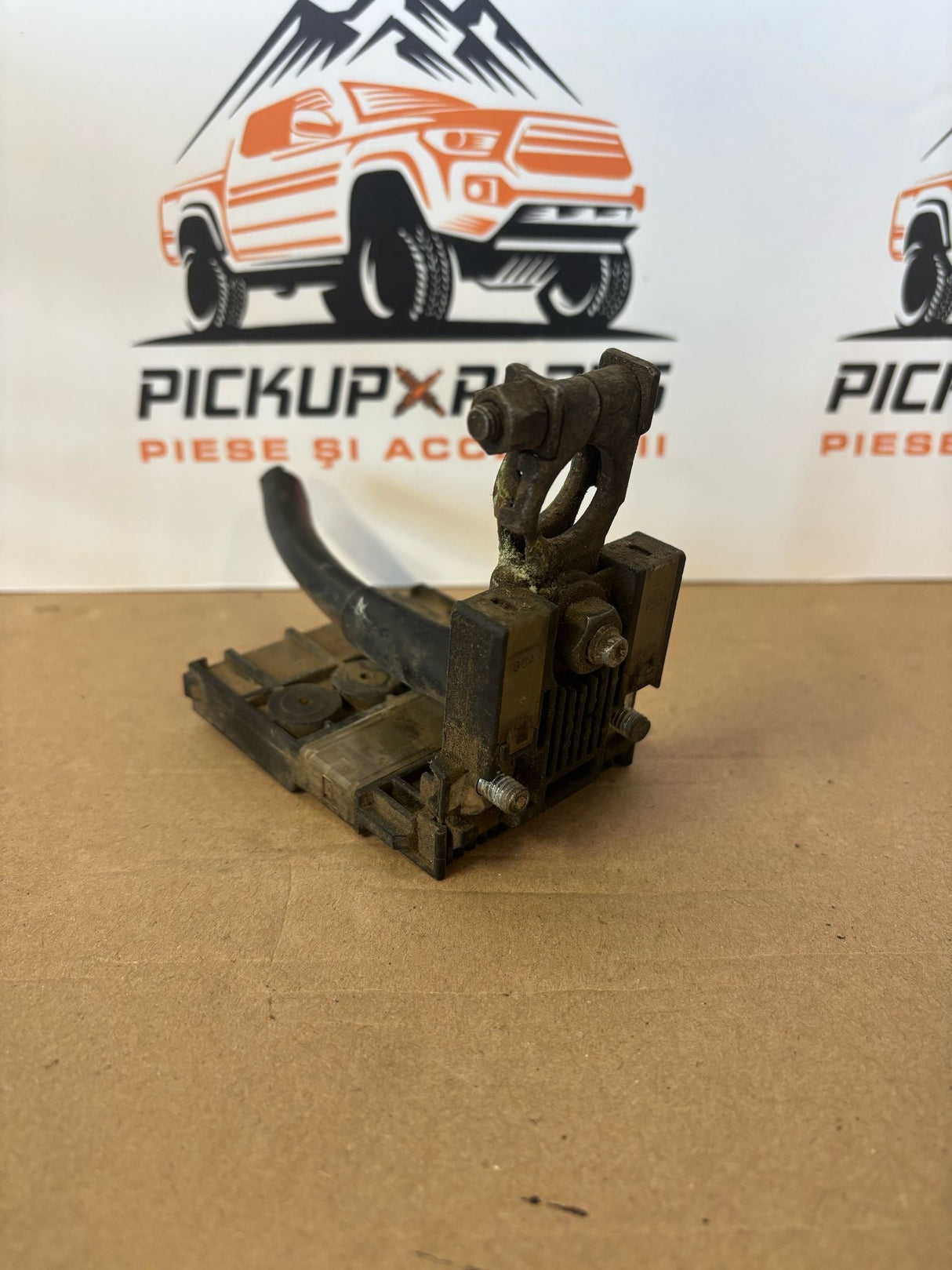 BORNA BATERIE CU SIGURANTE PLUS/MINUS MITSUBISHI L200 2006,2007,2008,2009,2010,2011,2012,2013,2014