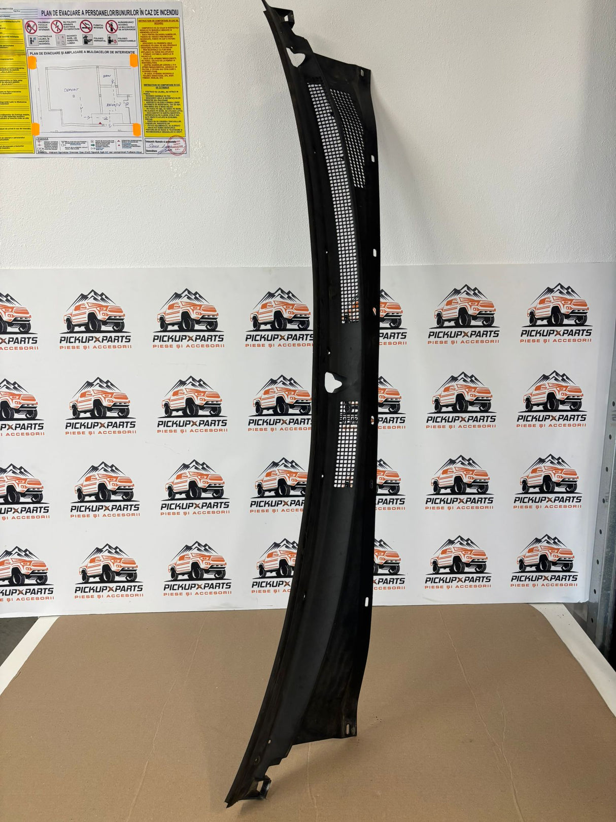 GRILA STERGATOR PARBRIZ FORD RANGER/MAZDA B2500 1999, 2000, 2001, 2002, 2003, 2004, 2005, 2006