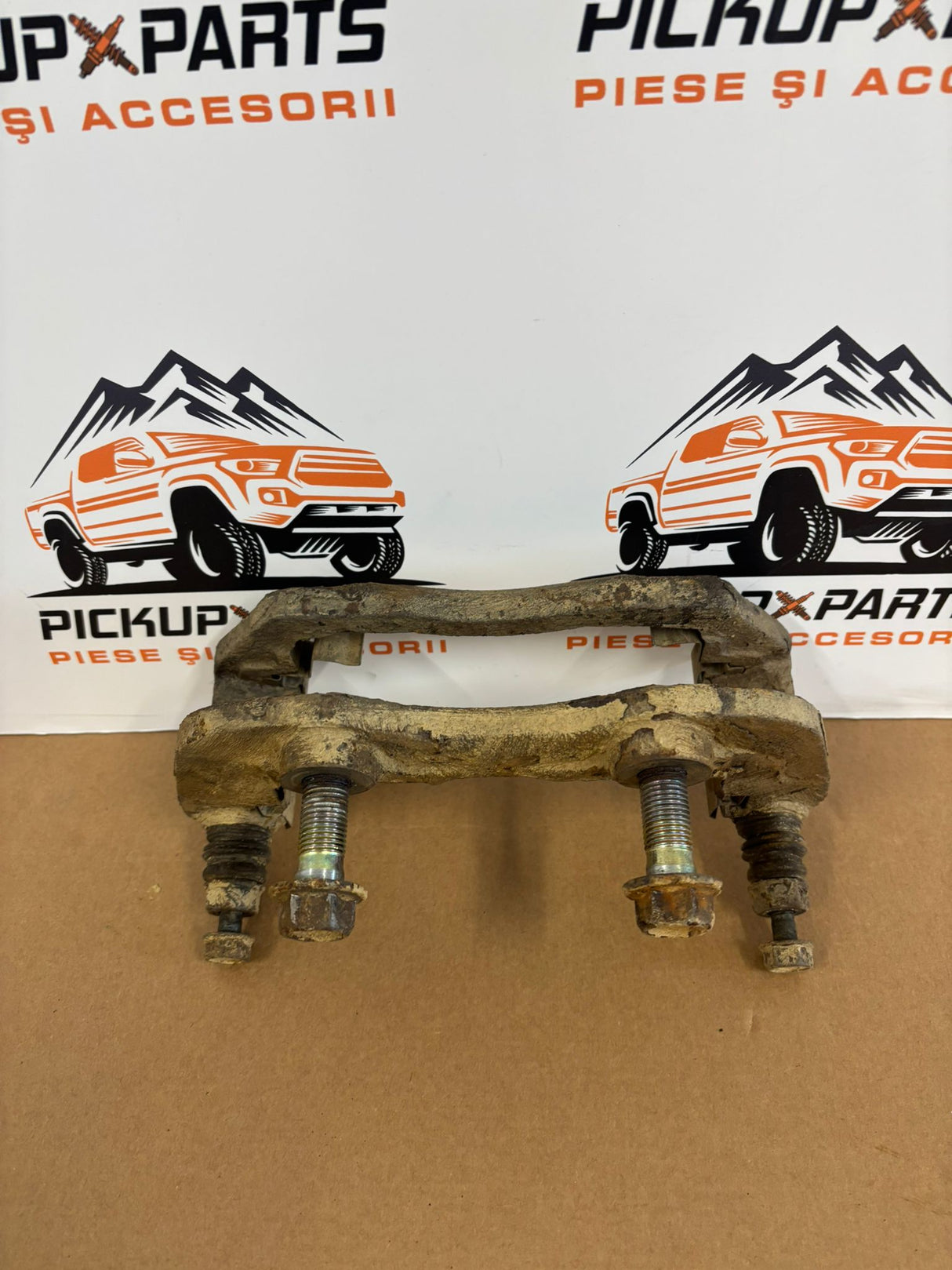 SUPORT ETRIER NISSAN NAVARA D22 2001, 2002, 2003, 2004, 2005, 2006, 2007, 2008, 2009, 2010, 2011