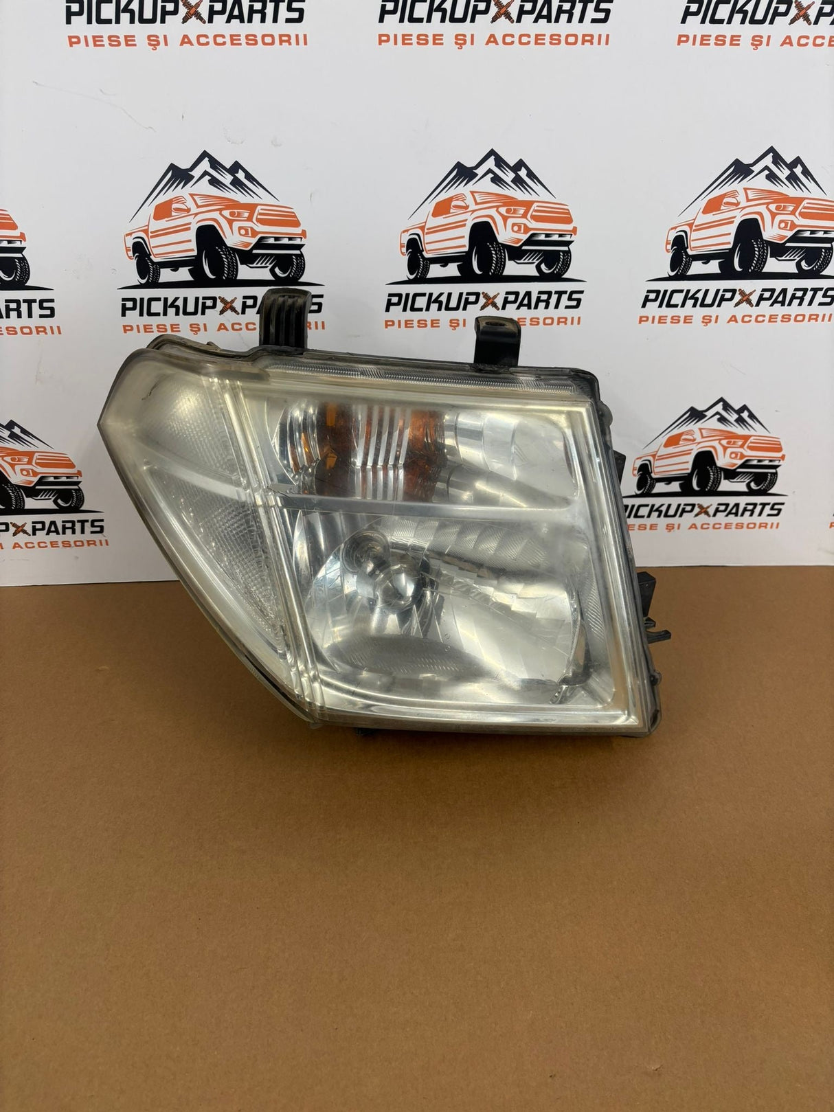 FAR STANGA/DREAPTA NISSAN NAVARA D40 2005, 2006, 2007, 2008, 2009, 2010, 2011, 2012, 2013, 2014, 2015