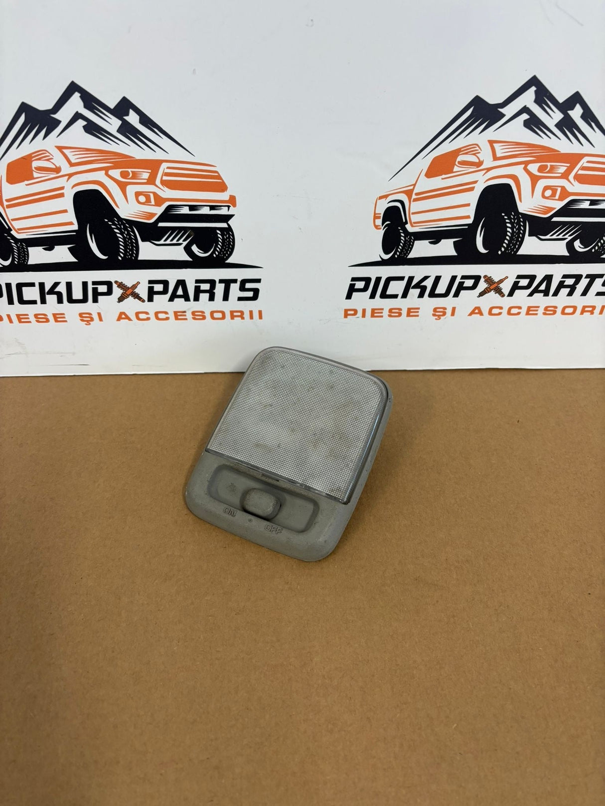 LAMPA PLAFON NISSAN NAVARA D40 2005, 2006, 2007, 2008, 2009, 2010, 2011, 2012, 2013, 2014, 2015