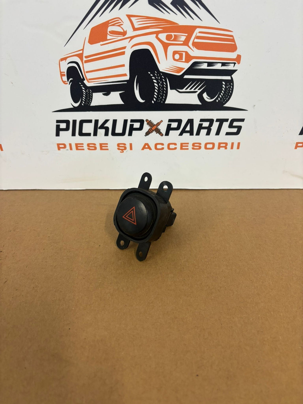 BUTON AVARII NISSAN NAVARA D40 2005, 2006, 2007, 2008, 2009, 2010, 2011, 2012, 2013, 2014, 2015