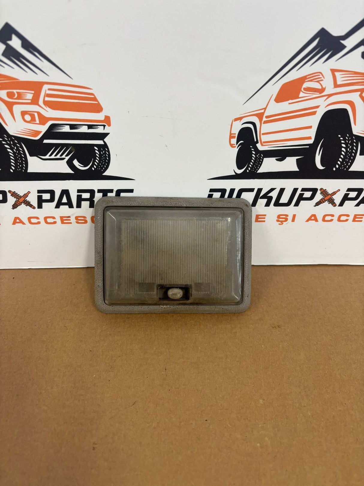 LAMPA PLAFON MITSUBISHI L200 1999, 2000, 2001, 2002, 2003, 2004, 2005, 2006