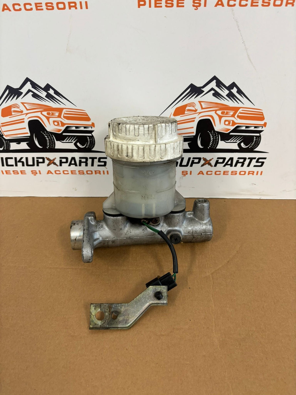 POMPA FRANA MITSUBISHI L200 1999, 2000, 2001, 2002, 2003, 2004, 2005, 2006