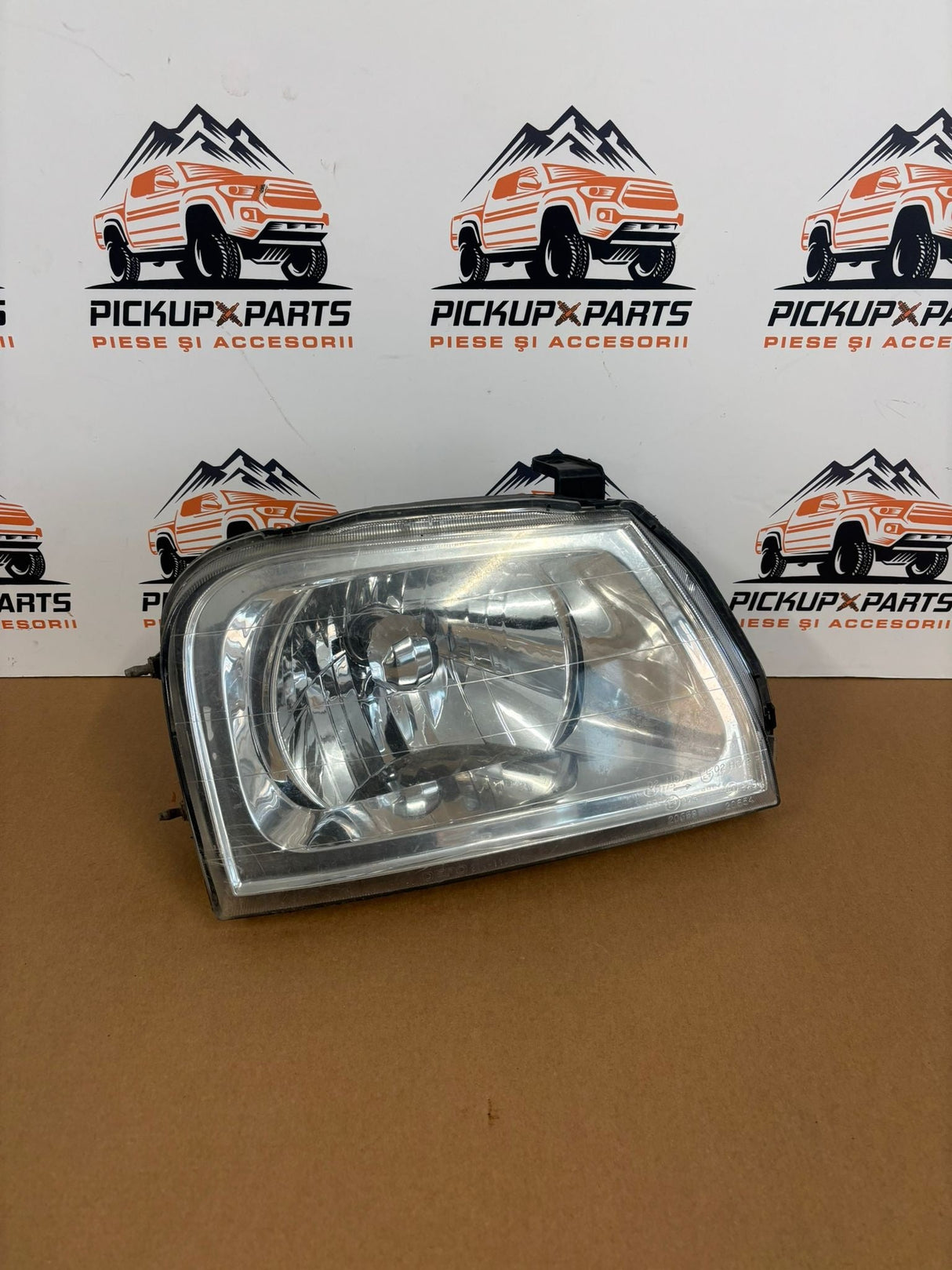 FAR STANGA/DREAPTA MITSUBISHI L200 1999, 2000, 2001, 2002, 2003, 2004, 2005, 2006