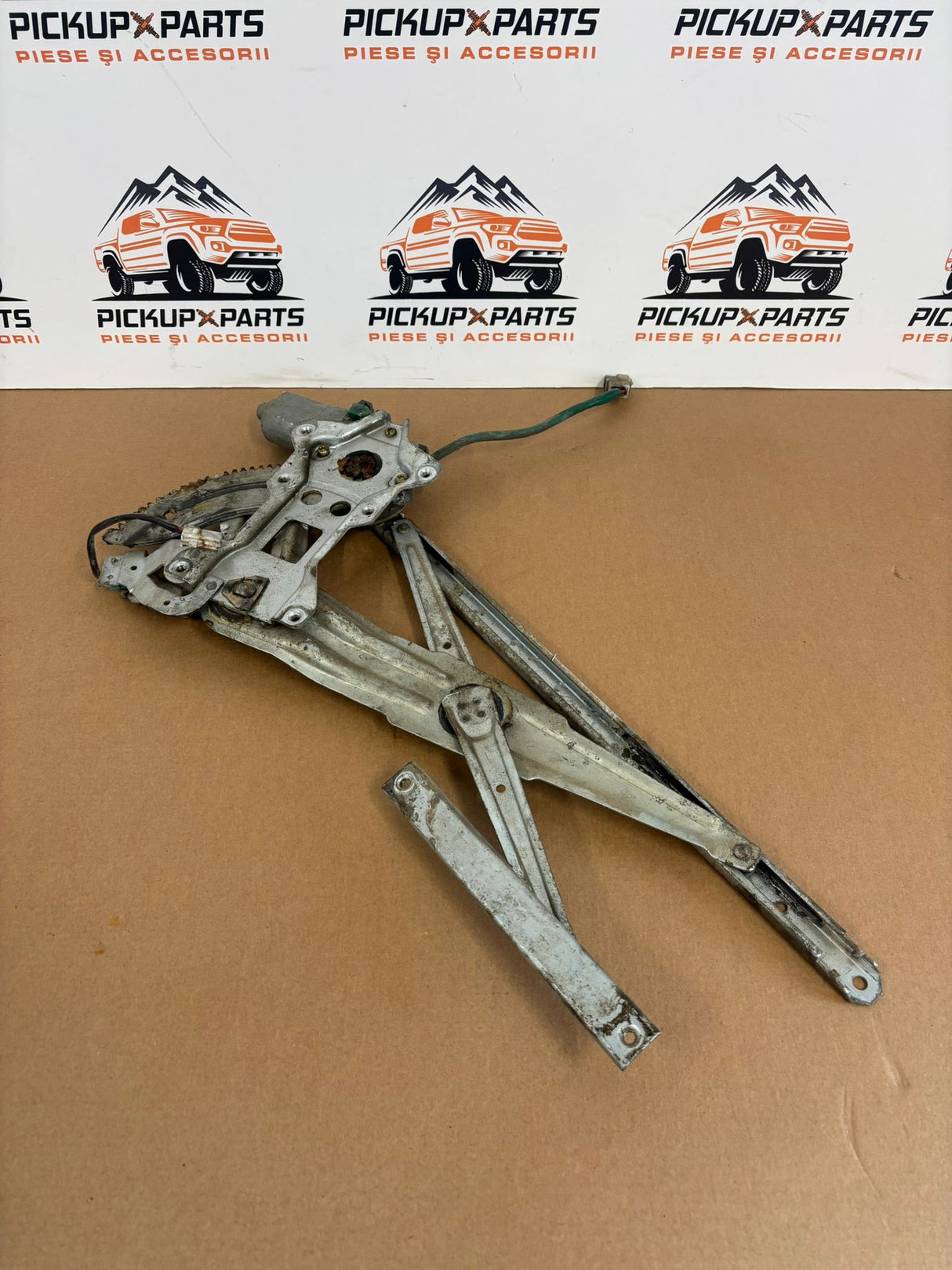 MACARA GEAM FATA STANGA/DREAPTA MITSUBISHI L200 1999, 2000, 2001, 2002, 2003, 2004, 2005, 2006