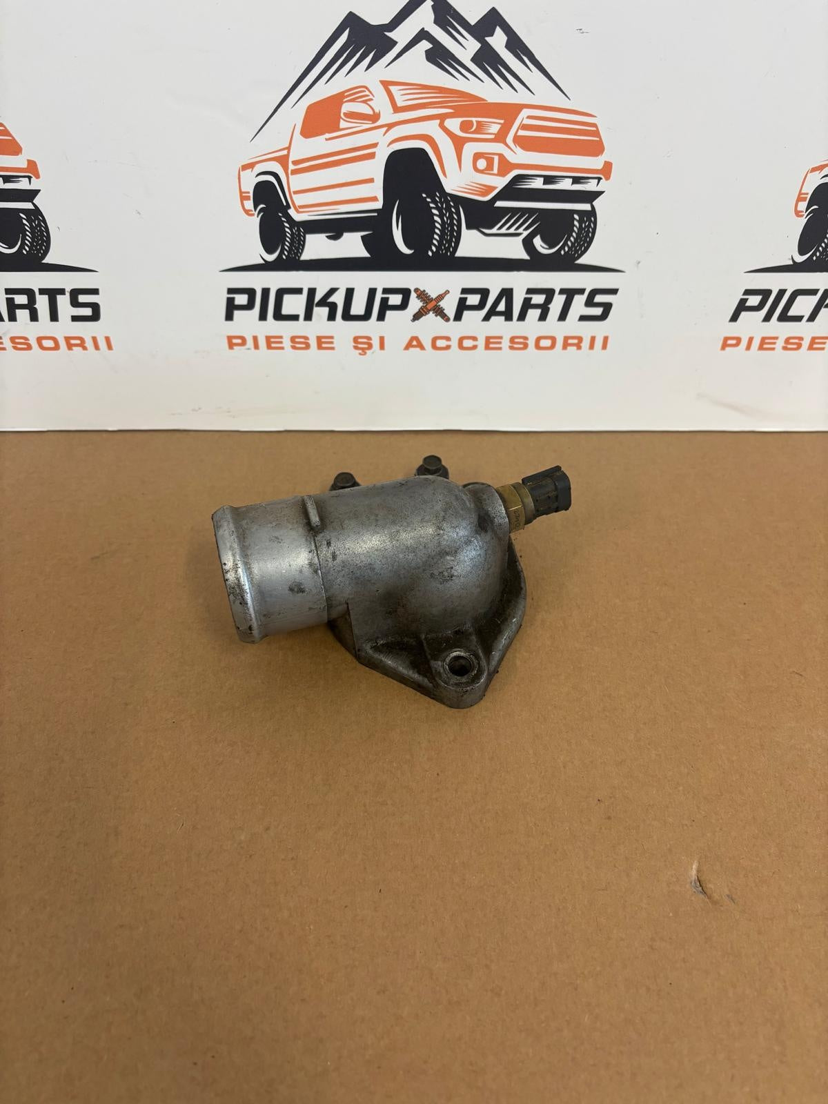 CARCASA TERMOSTAT MITSUBISHI L200 1999, 2000, 2001, 2002, 2003, 2004, 2005, 2006